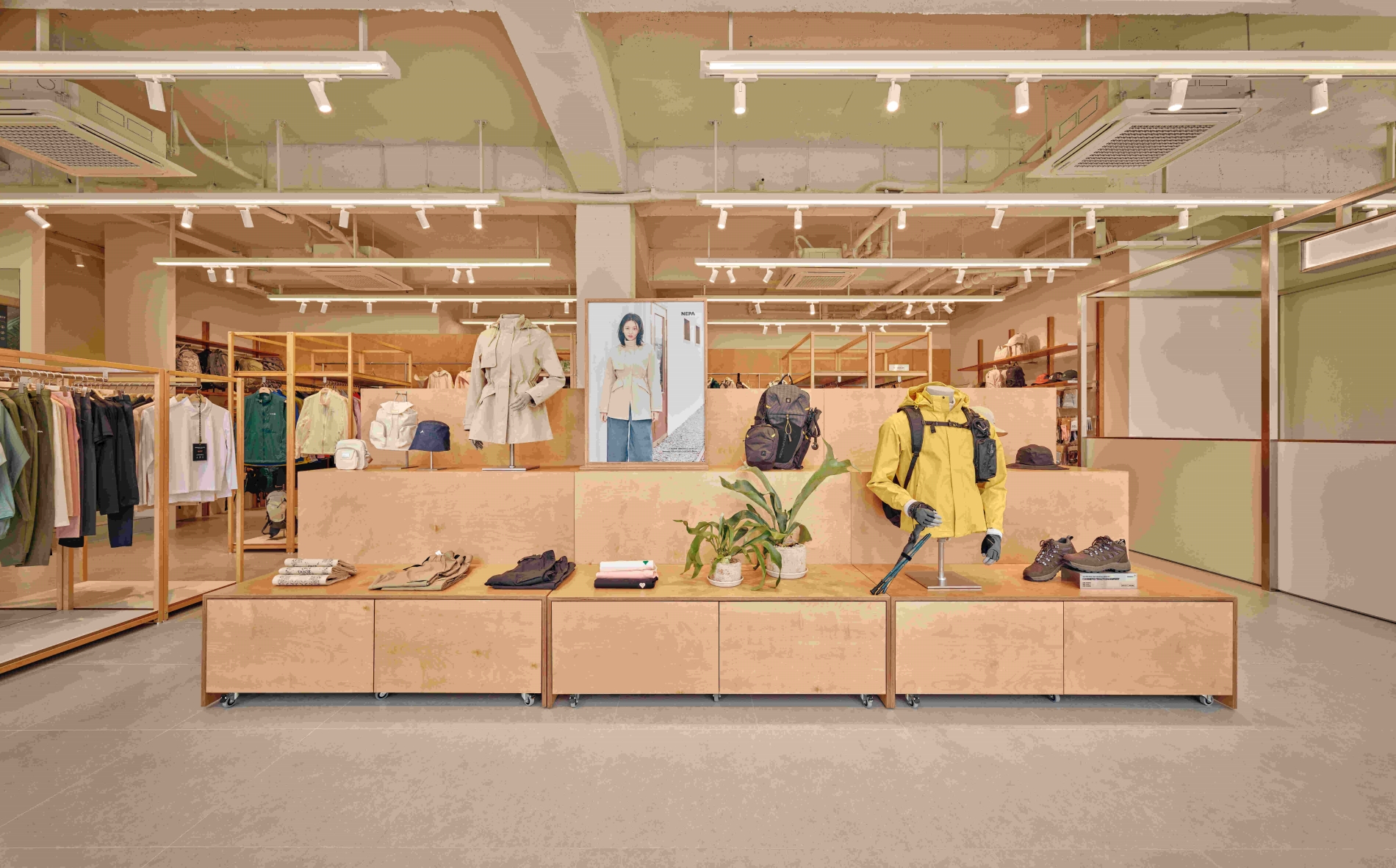 올 겨울 전략은 '스마트 테크' 네파, 프리미엄 아웃도어로 진화 1309-Image